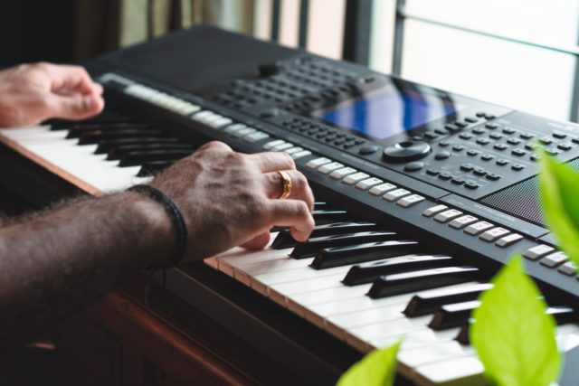 Lee más sobre el artículo El Piano Rock En La Ola Musical (New Wave) De Los 80s